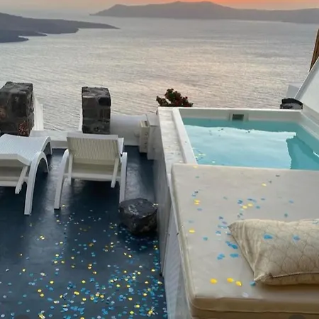 White Villa Fira (Santorini)