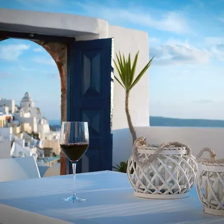 White Villa Fira (Santorini)