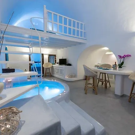 White Villa Fira (Santorini)