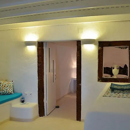 Villa White Fira (Santorini)