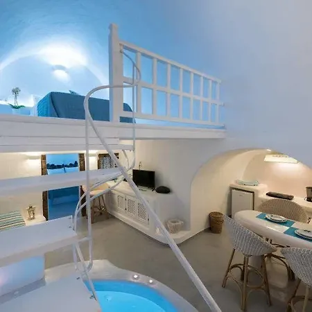 White Villa Fira (Santorini)