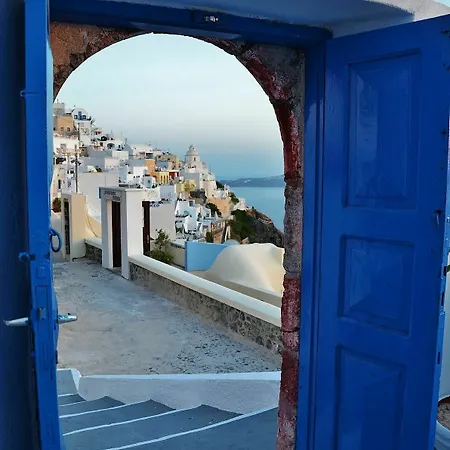 Villa White Fira (Santorini)