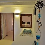 White Villa Fira (Santorini)