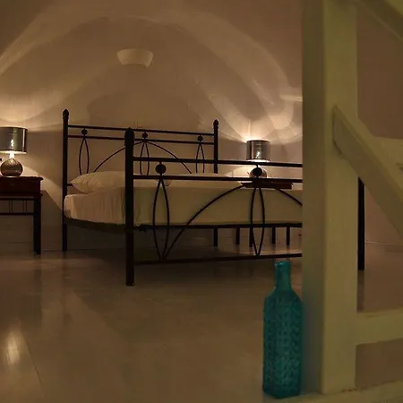 White * Fira (Santorini)