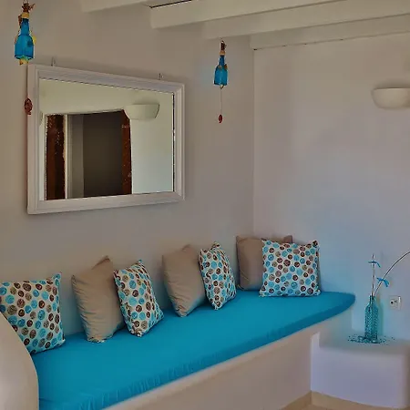White Villa Fira (Santorini)