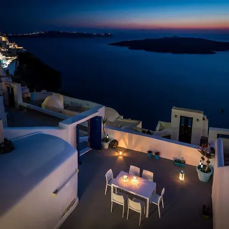 Villa White Fira (Santorini)